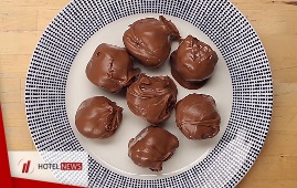 Homemade Ferrero Rocher-inspired Balls