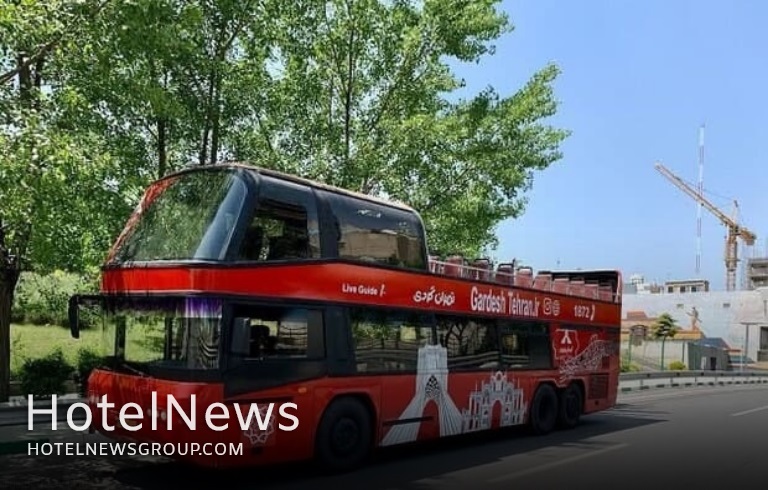 Hop-on hop-off bus roams Tehran in memory of health martyrs - Picture 1