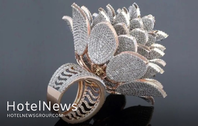  کارگری انگشتر پنج میلیاردی را به صاحبش بازگرداند - تصویر 1