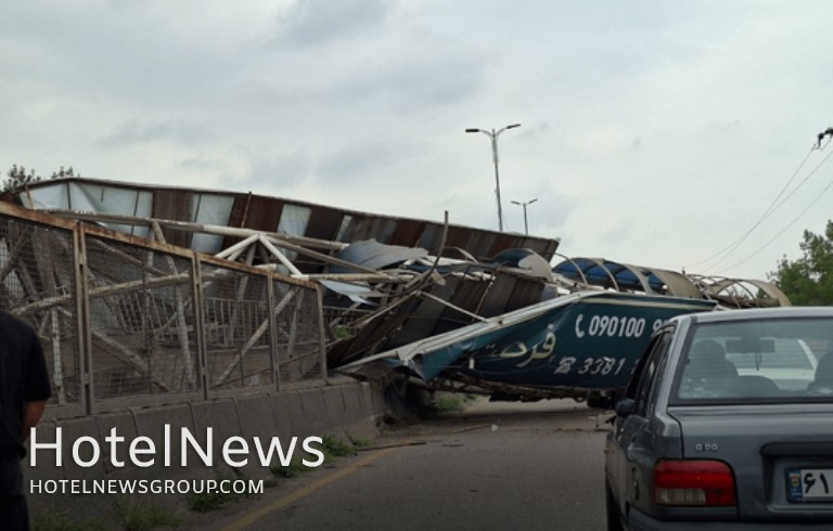 سقوط پل عابر پیاده در محور امامزاده هاشم رشت
