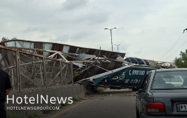 سقوط پل عابر پیاده در محور امامزاده هاشم رشت