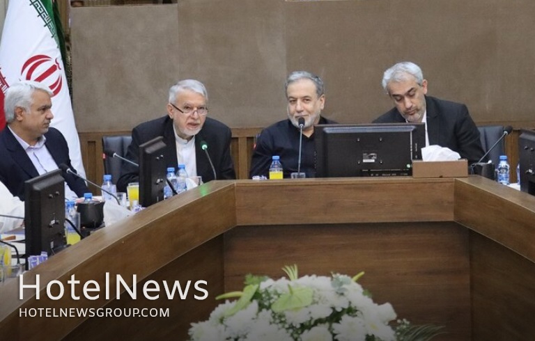 برگزاری نشست سرمایه‌گذاران گردشگری خراسان‌رضوی با حضور وزرای خارجه، اقتصاد و گردشگری - تصویر 1