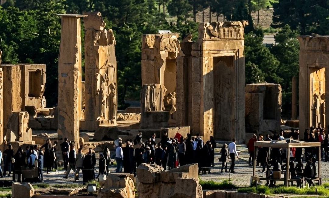 رئیس‌جمهور مانع تعرض به حریم تخت‌جمشید شود - تصویر 1