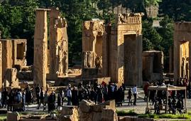 رئیس‌جمهور مانع تعرض به حریم تخت‌جمشید شود