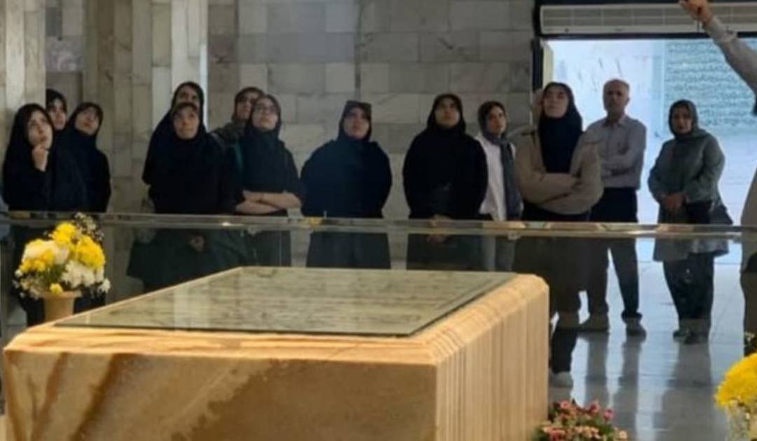 برگزاری تورهای پنجشنبه‌گردی در آرامگاه فردوسی - تصویر 1